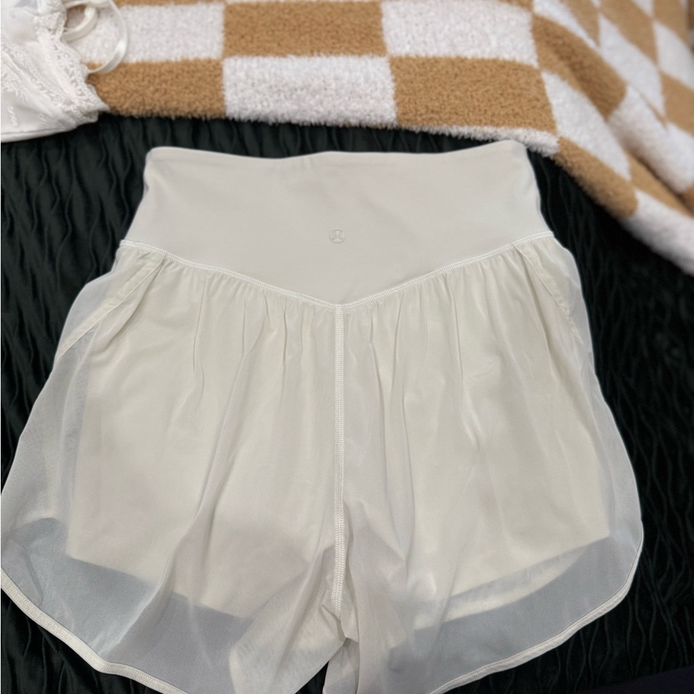 Lululemon Nulu and Mesh High Rise Yoga Short 3.5”